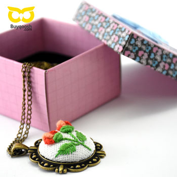 گردن آویز و رومانتویی