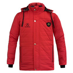 کاپشن زمستانه اور قرمز مرسدس بنز